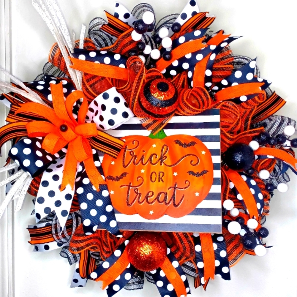 October wreath with detachable sign
